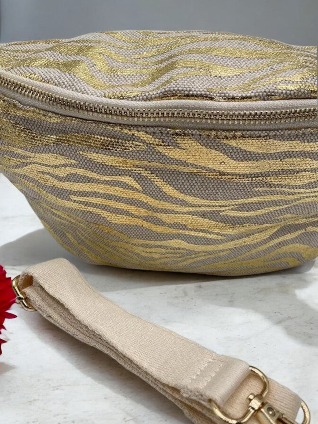 Sac banane XL tissu motifs zebre beige doré