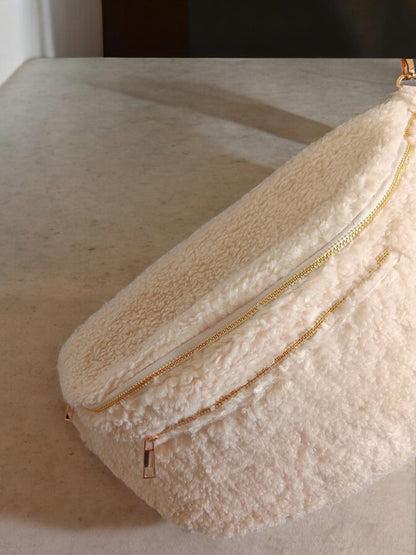 Sac banane XXL tissu toucher peluche deux poches Ecru