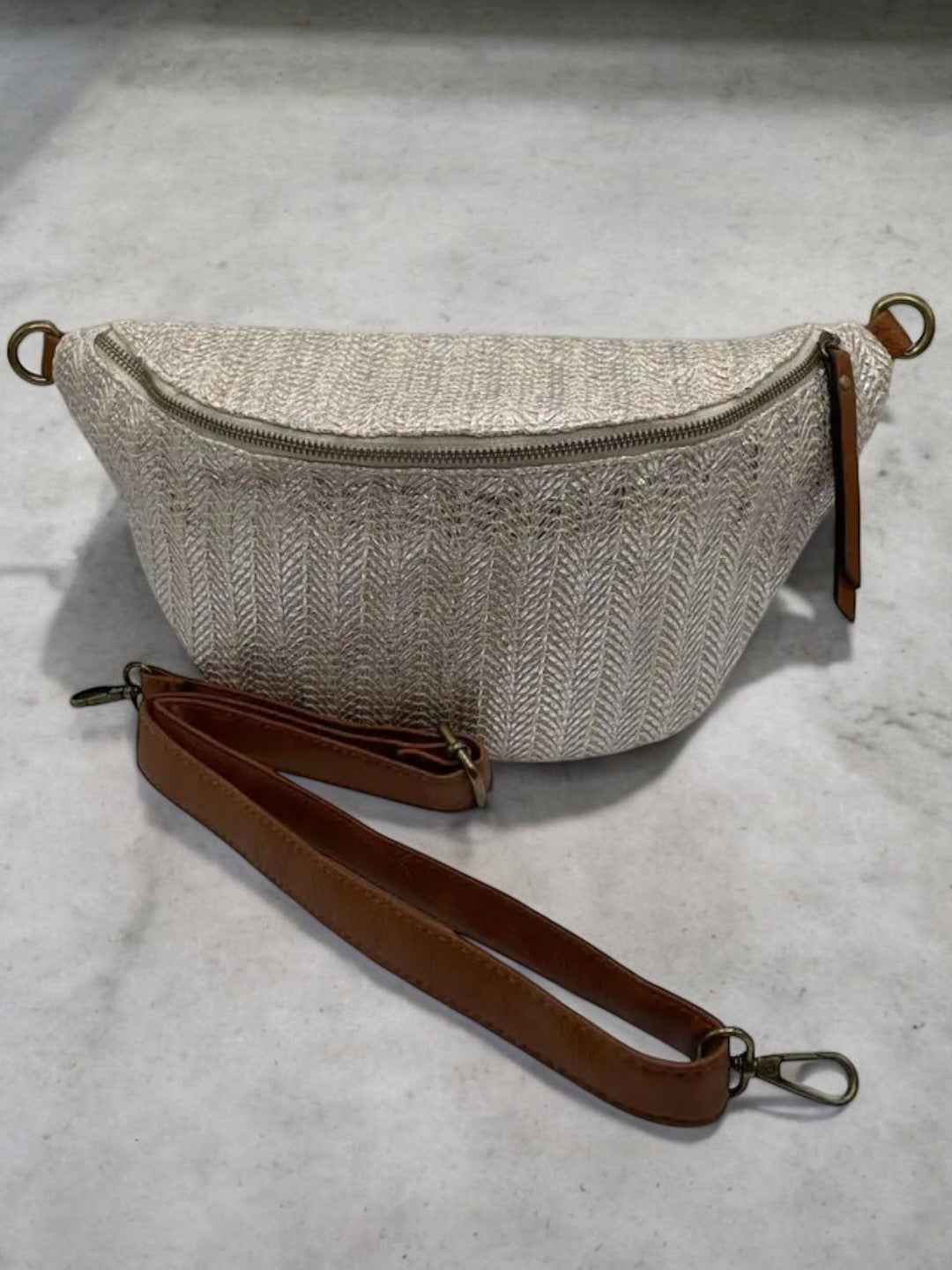 Sac banane XL tressé beige et argenté