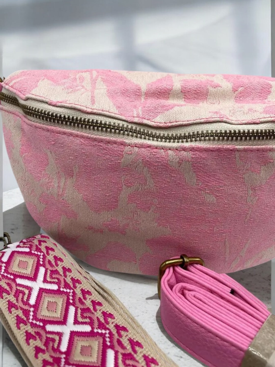 Sac banane tissu style toile de jouy rose creme - 2 sangles