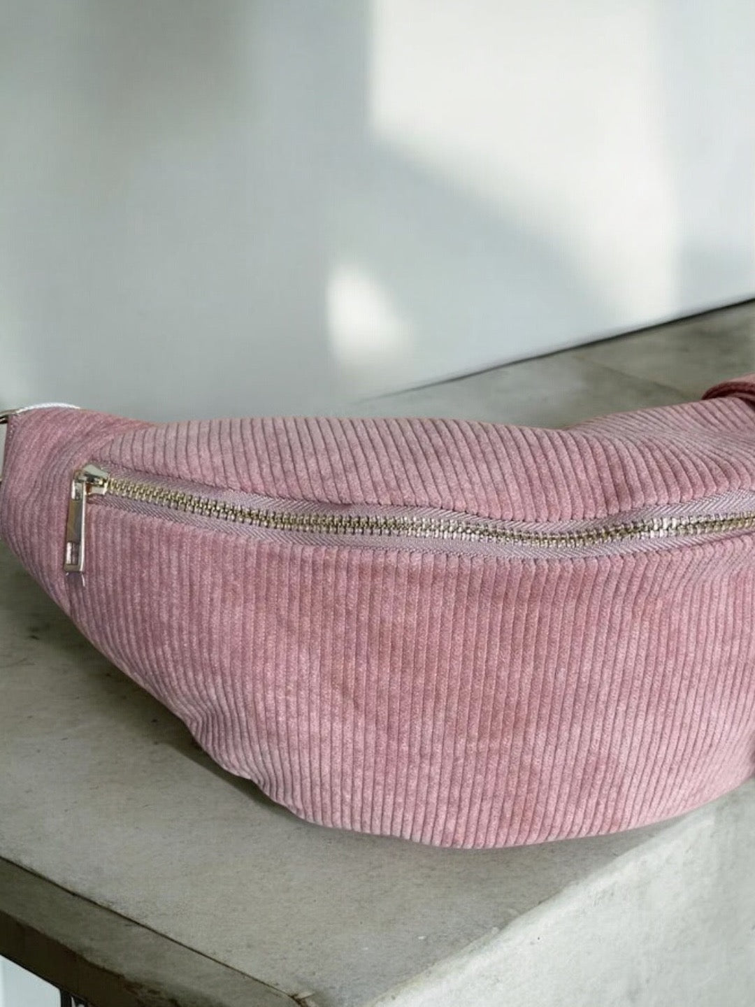 Sac banane velours cotelé couleur rose