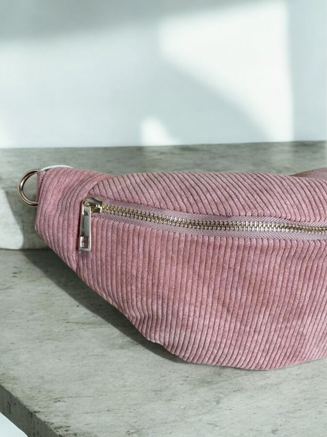 Sac banane velours cotelé couleur rose