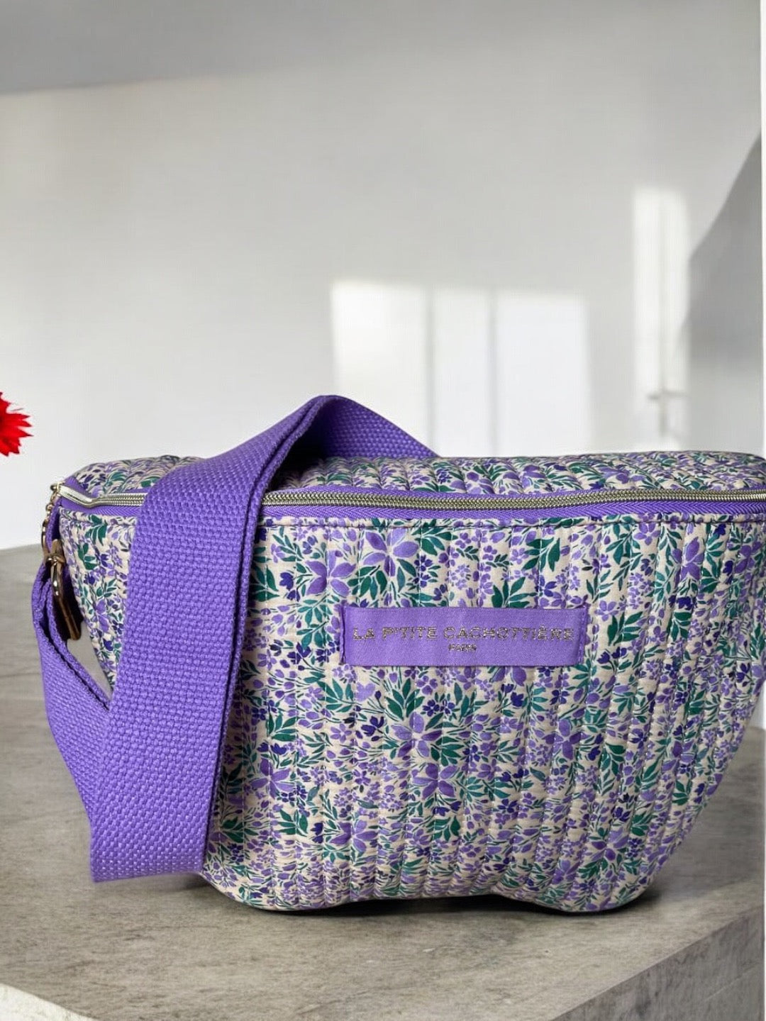 Sac banane en coton liberty fleuri parme « La Ptite cachottière »