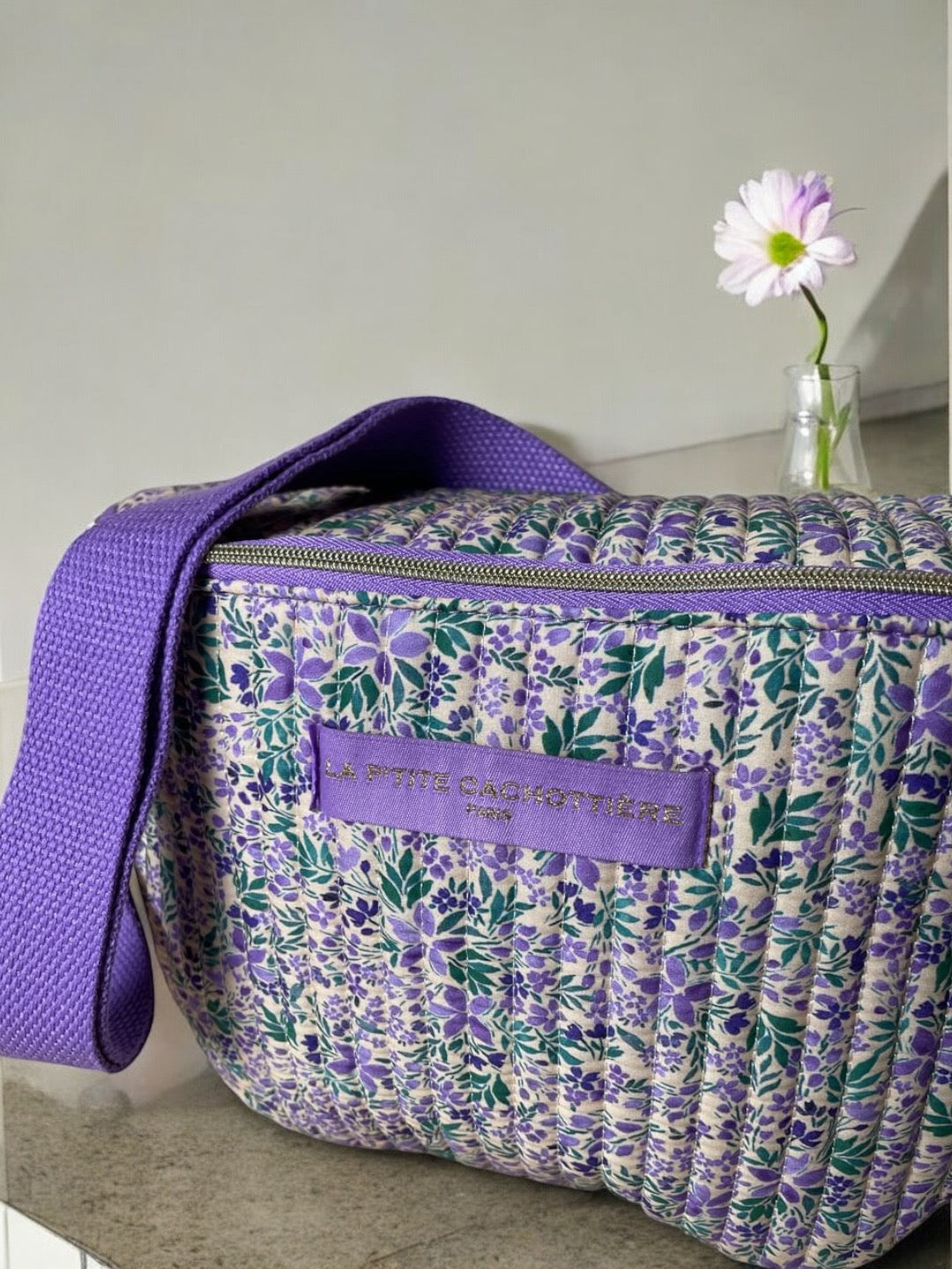 Sac banane en coton liberty fleuri parme « La Ptite cachottière »