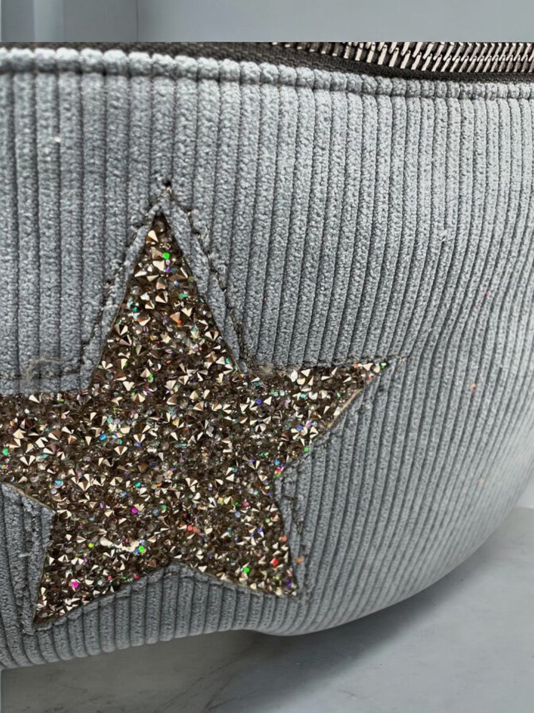 Sac banane bleu gris en velours côtelé avec étoile en strass