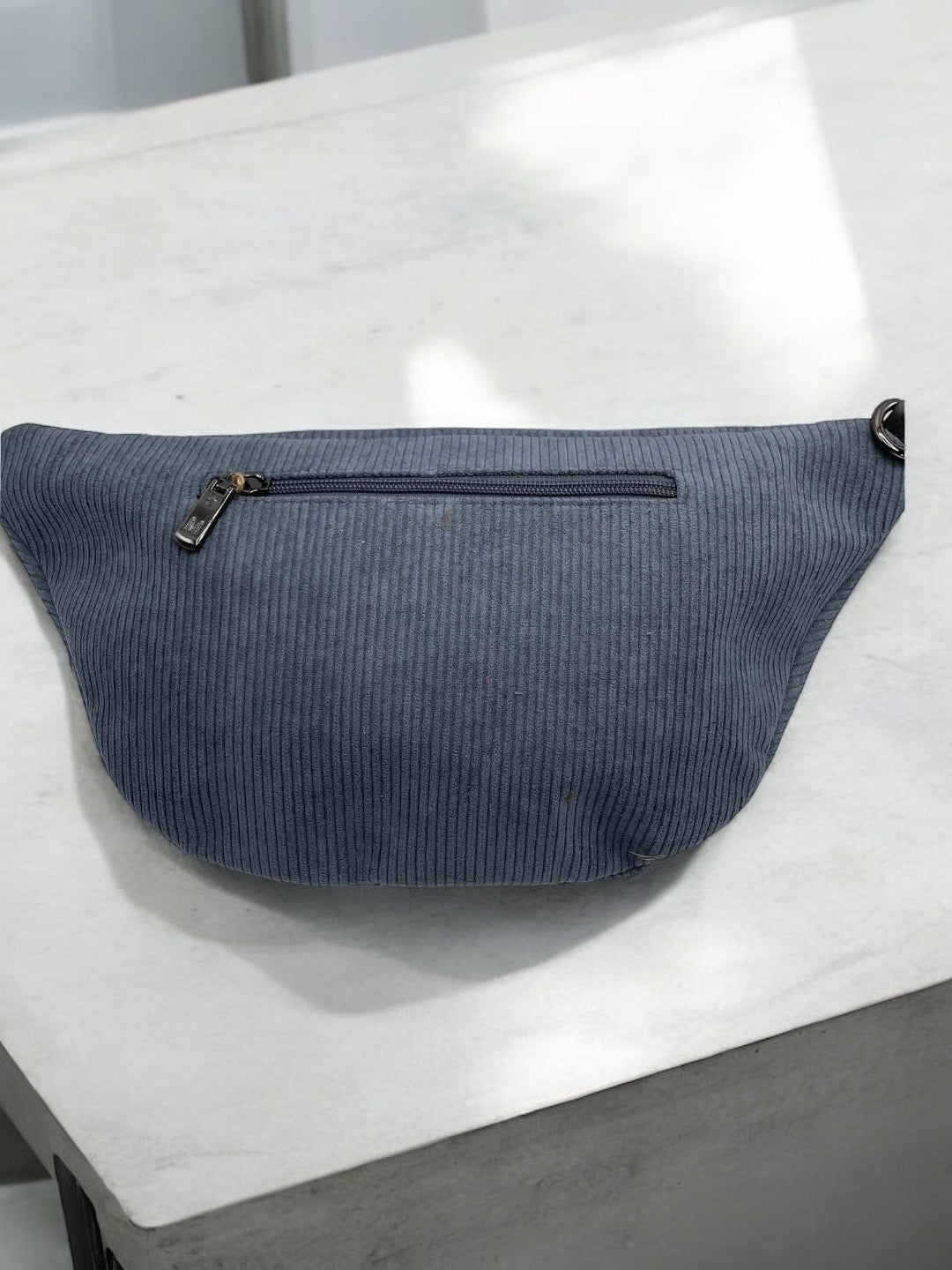 Sac banane bleu gris en velours côtelé avec étoile en strass