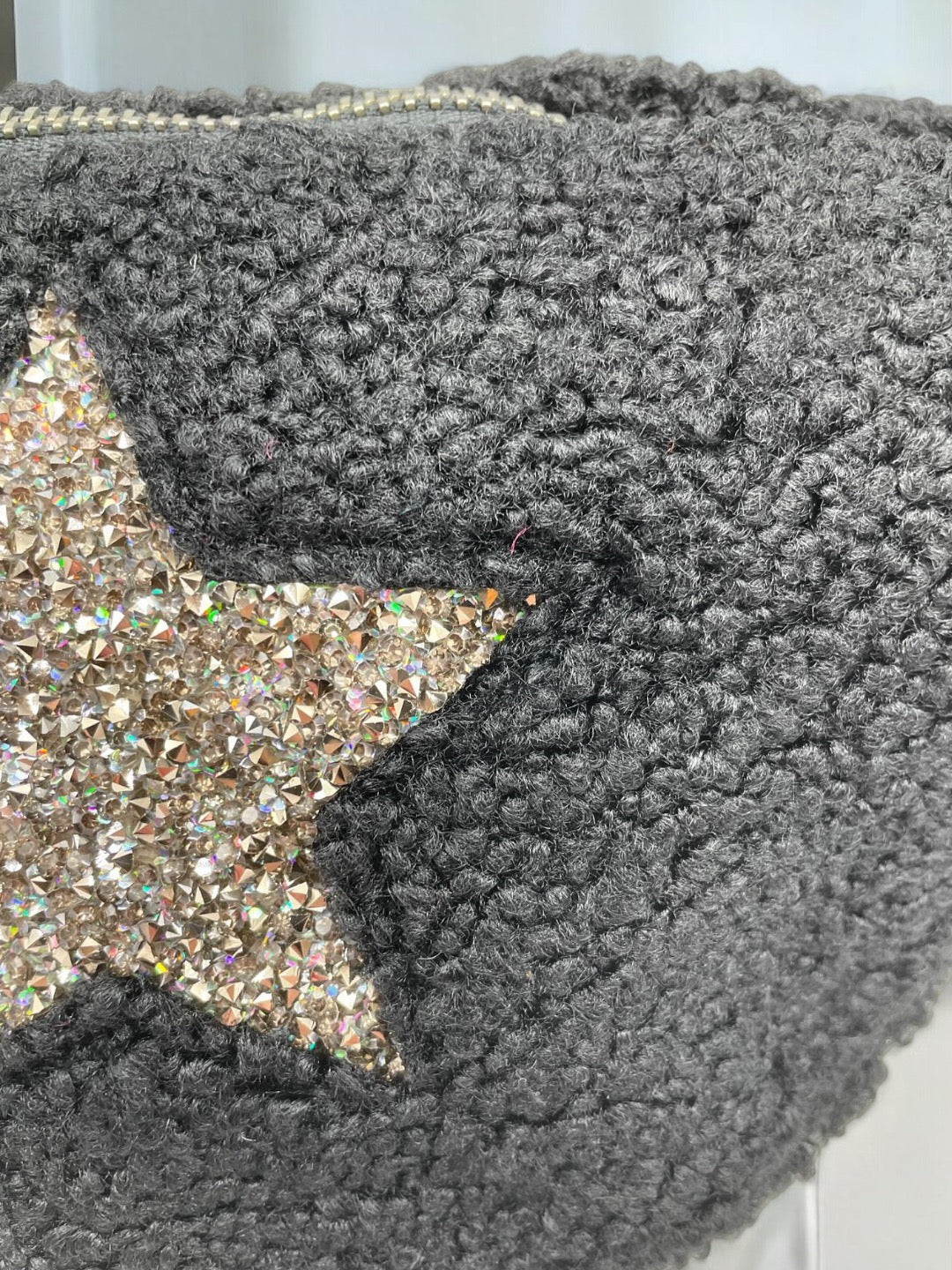 Sac banane peluche moumoute noir avec étoile en strass