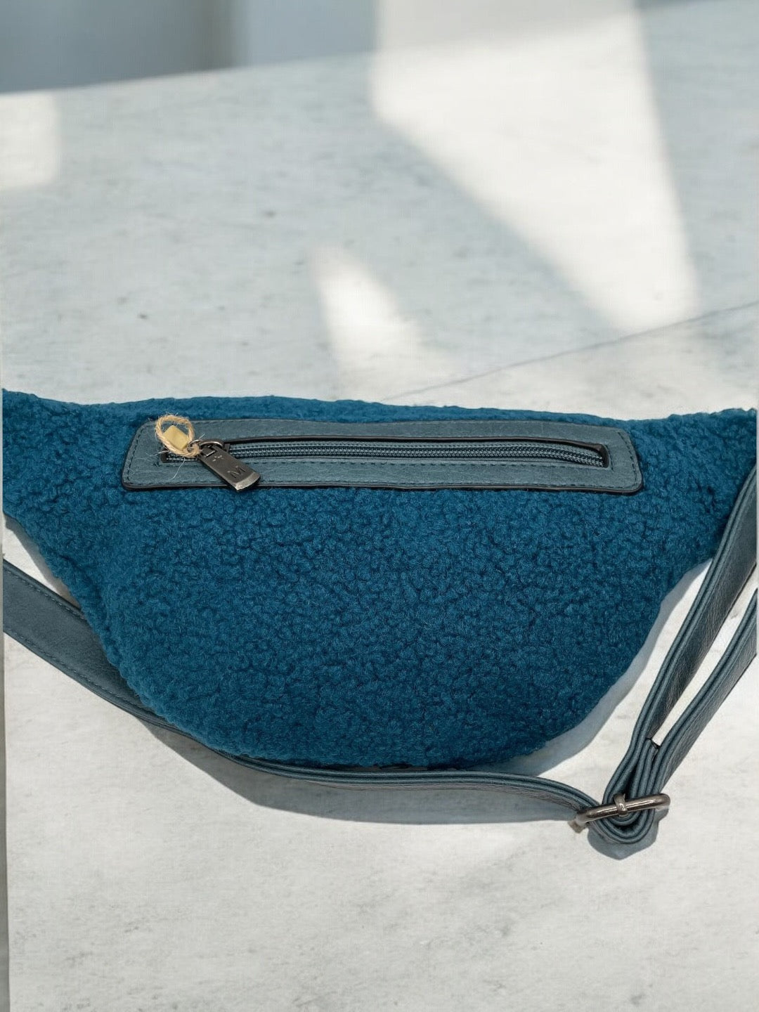 Sac banane peluche moumoute bleu avec étoile en strass