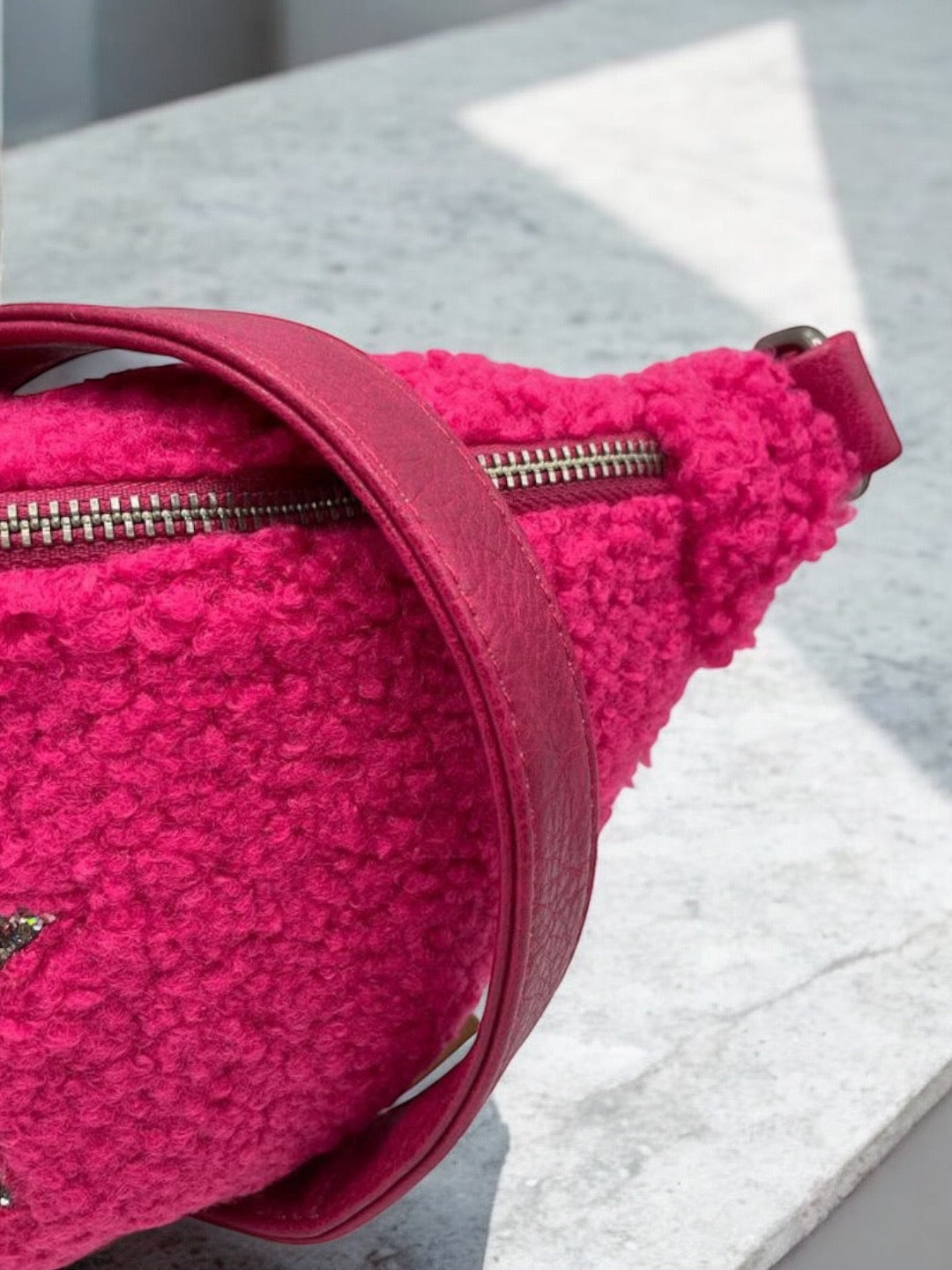 Sac banane peluche moumoute rose avec étoile en strass