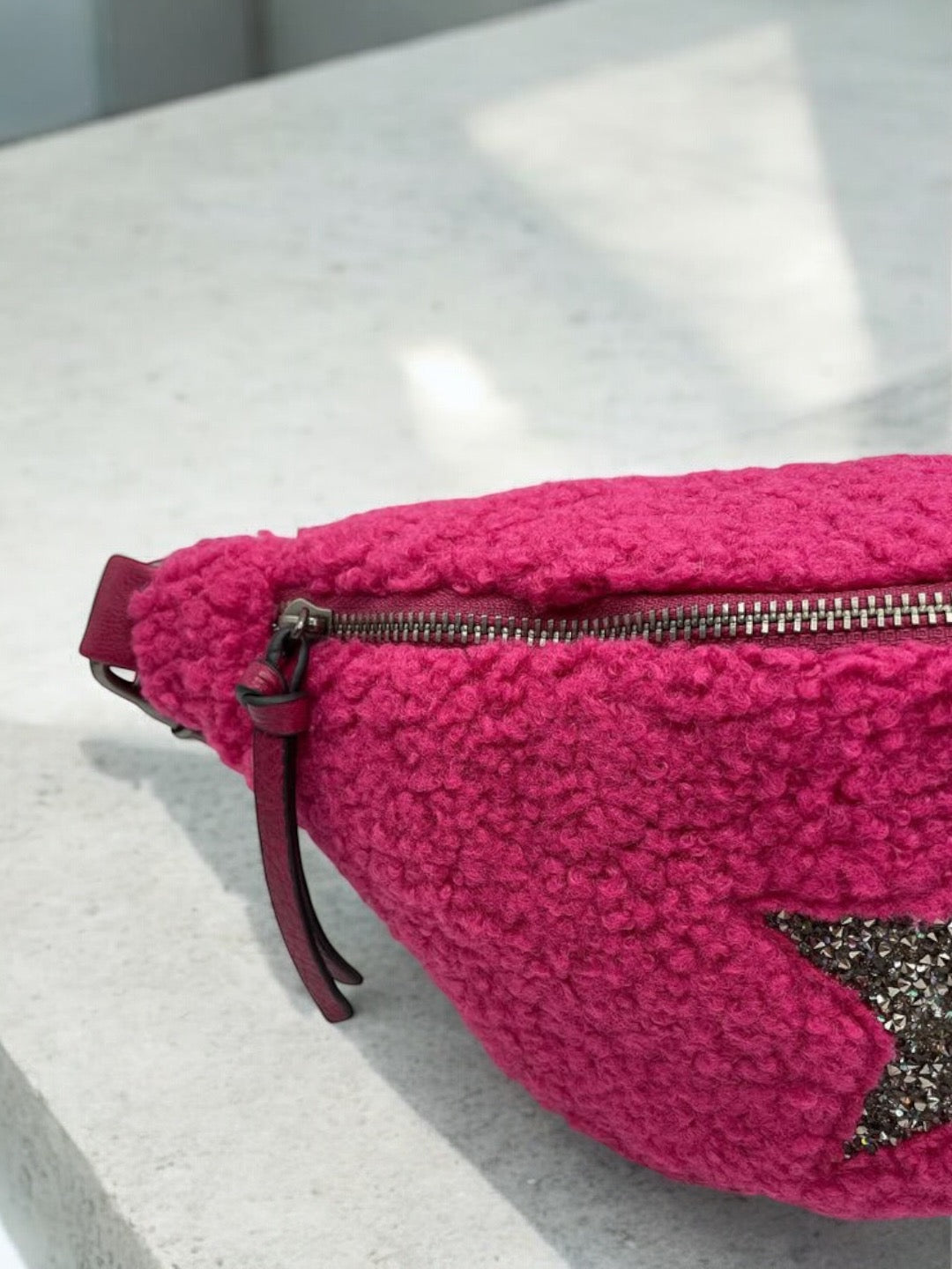 Sac banane peluche moumoute rose avec étoile en strass