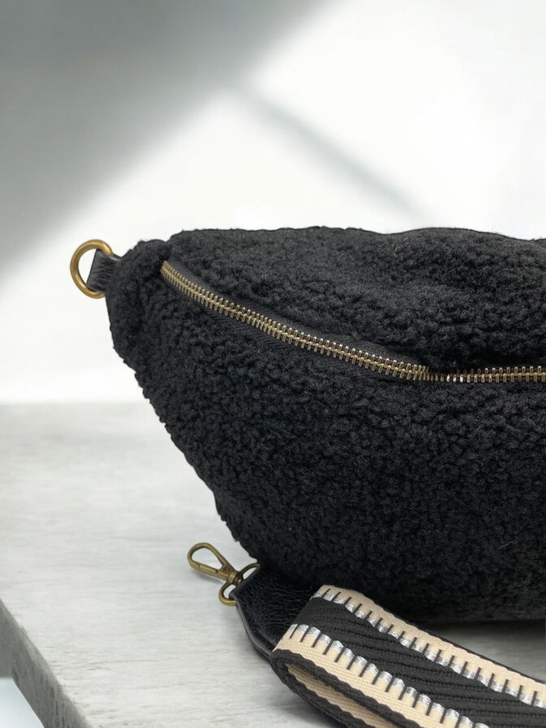 Sac banane XL peluche moumoute noir