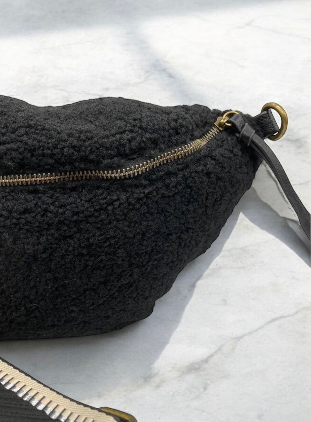 Sac banane XL peluche moumoute noir