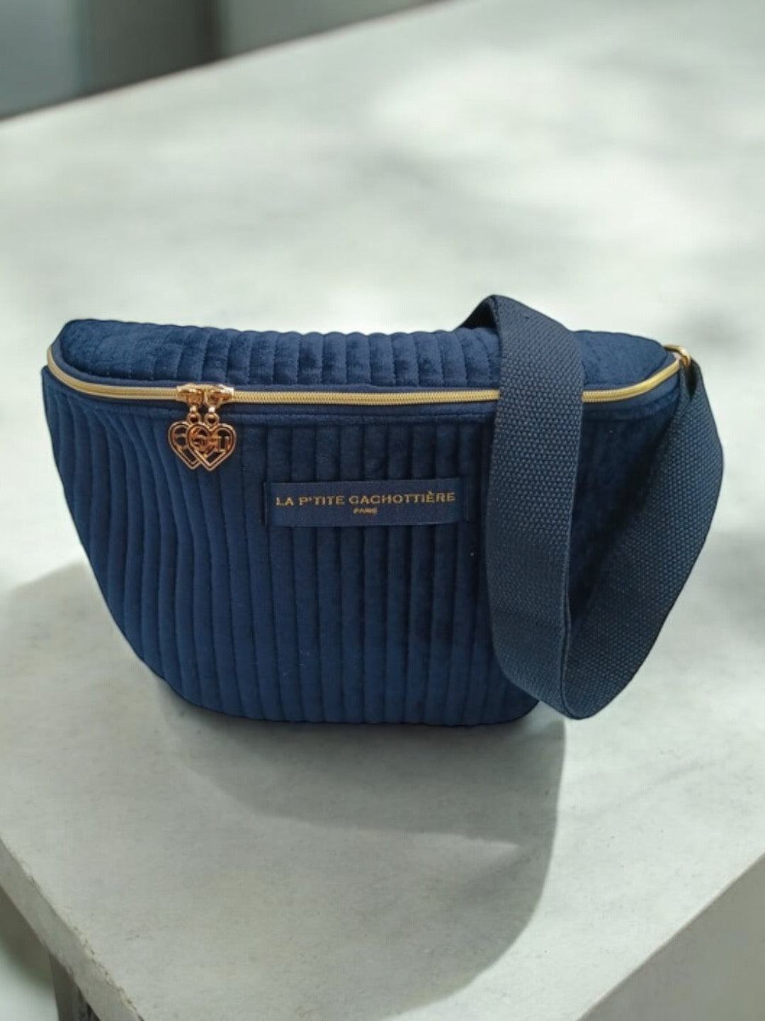 Sac banane velours côtelé bleu marine « La Ptite cachottière »