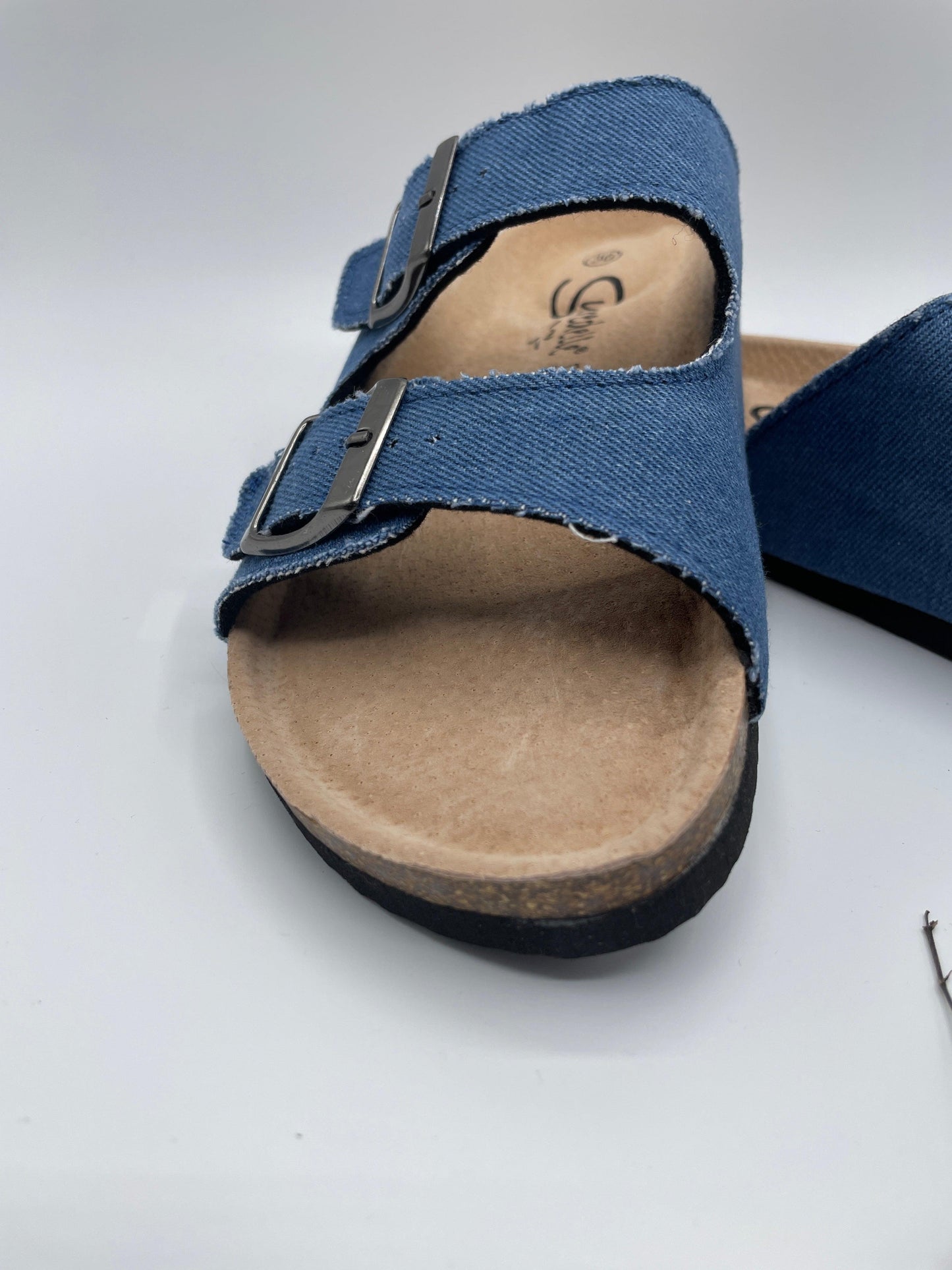 Chaussures sandales intérieur cuir denim de couleur bleue style Birkenstock