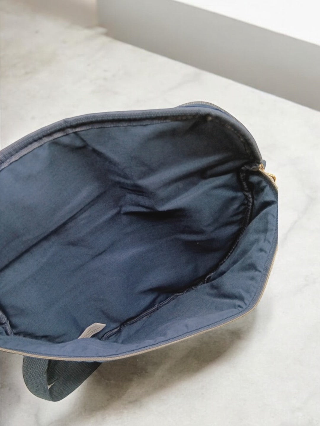 Sac banane velours côtelé bleu marine « La Ptite cachottière »