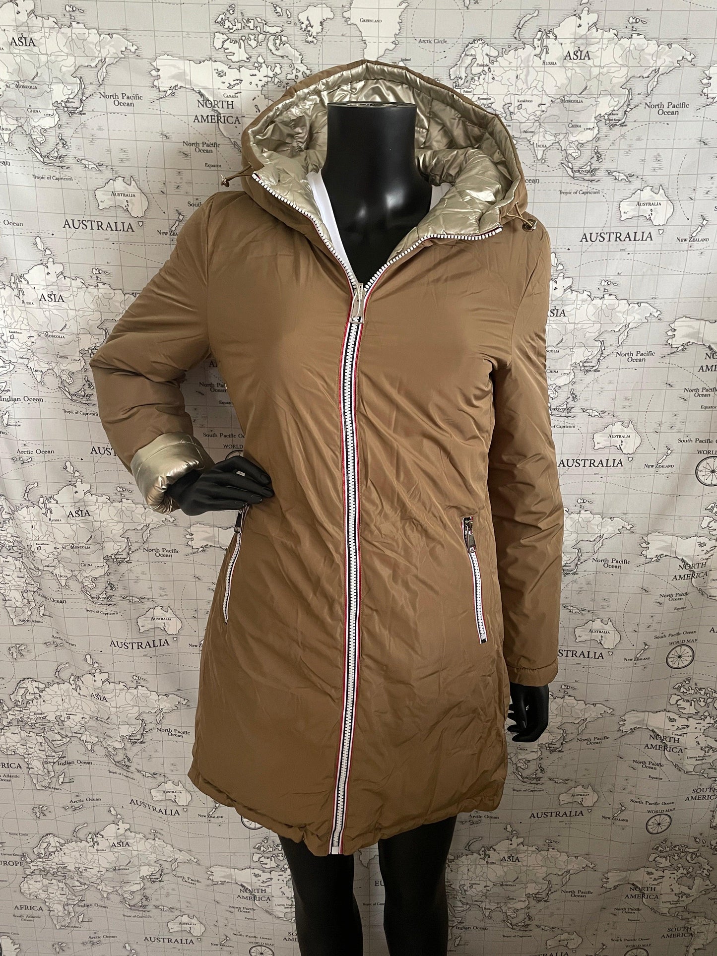 Manteau long réversible et imperméable matelassé camel marron/doré