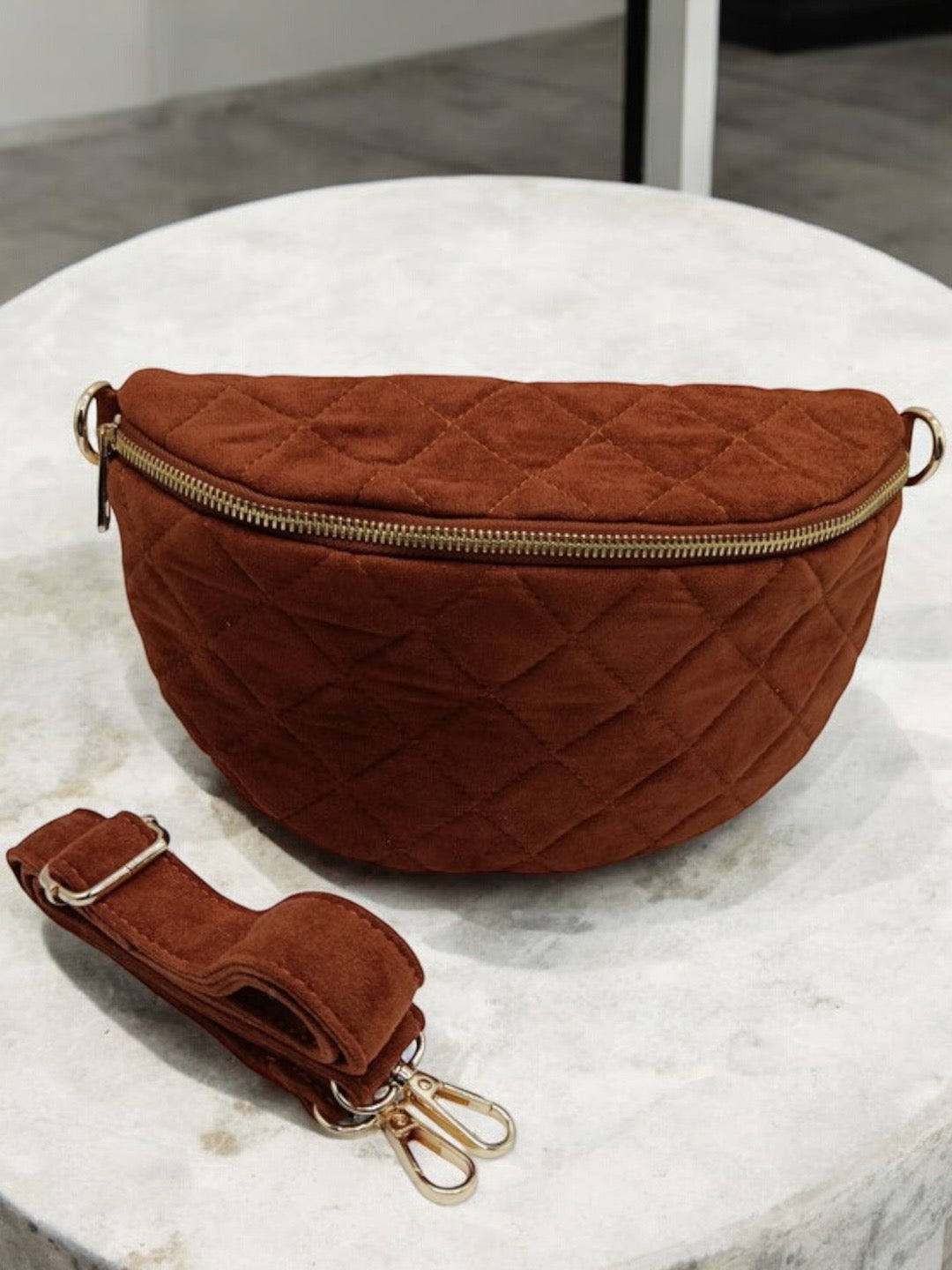 Sac banane velours motifs capitons camel terracotta