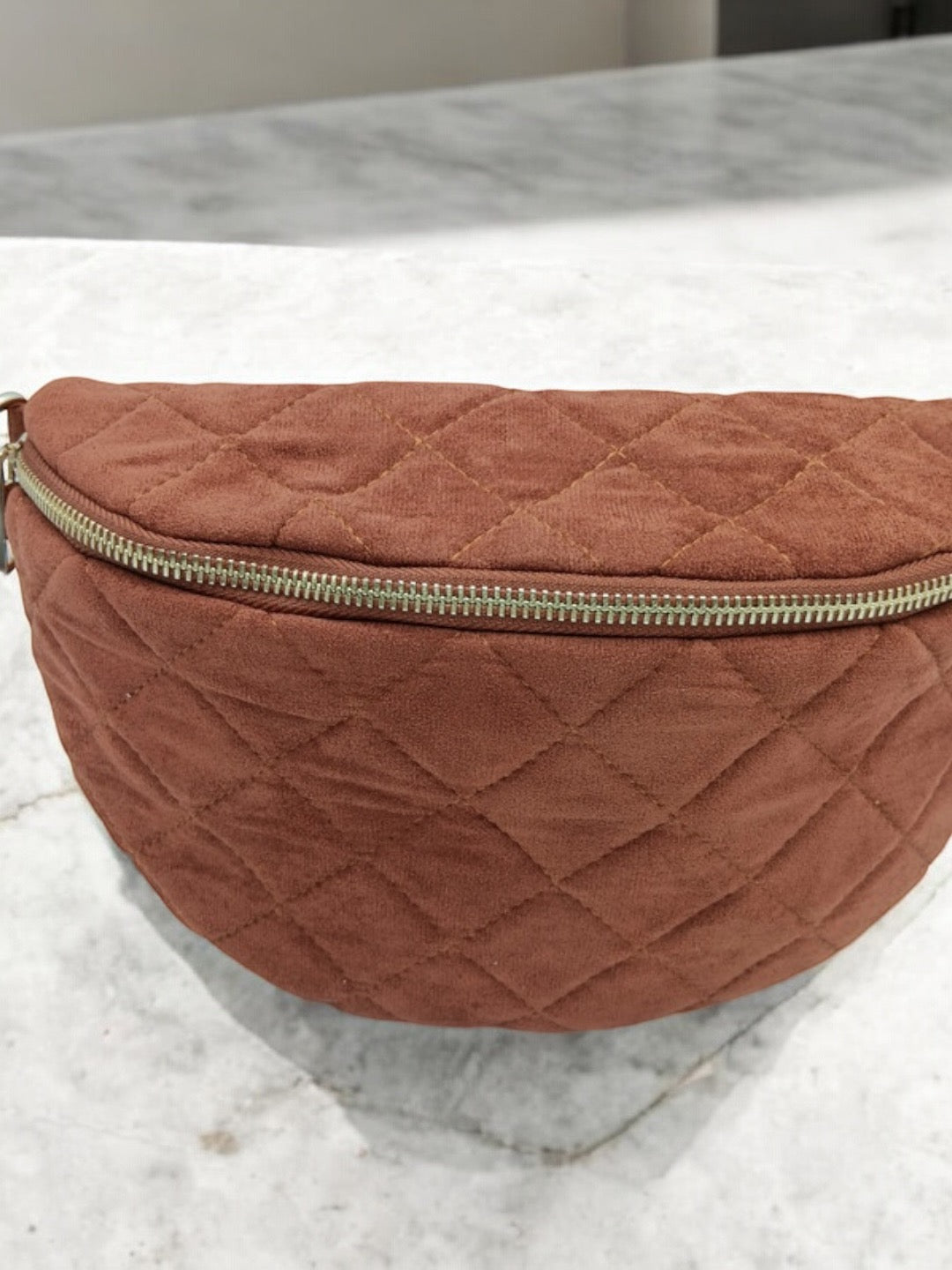 Sac banane velours motifs capitons camel terracotta