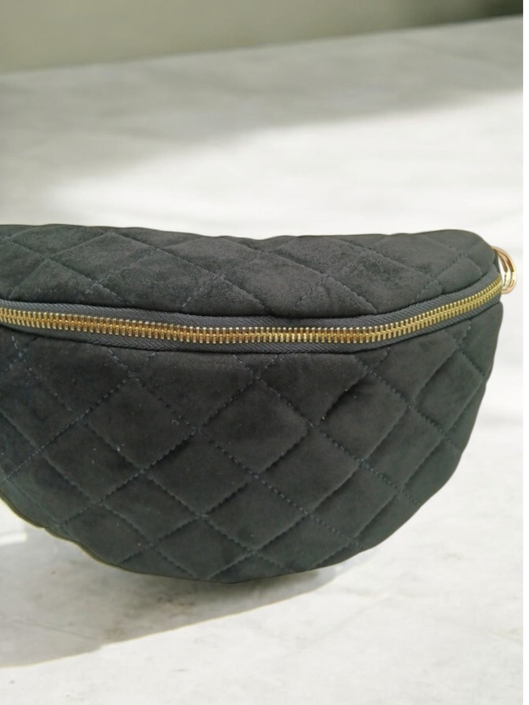 Sac banane velours motifs capitons noir