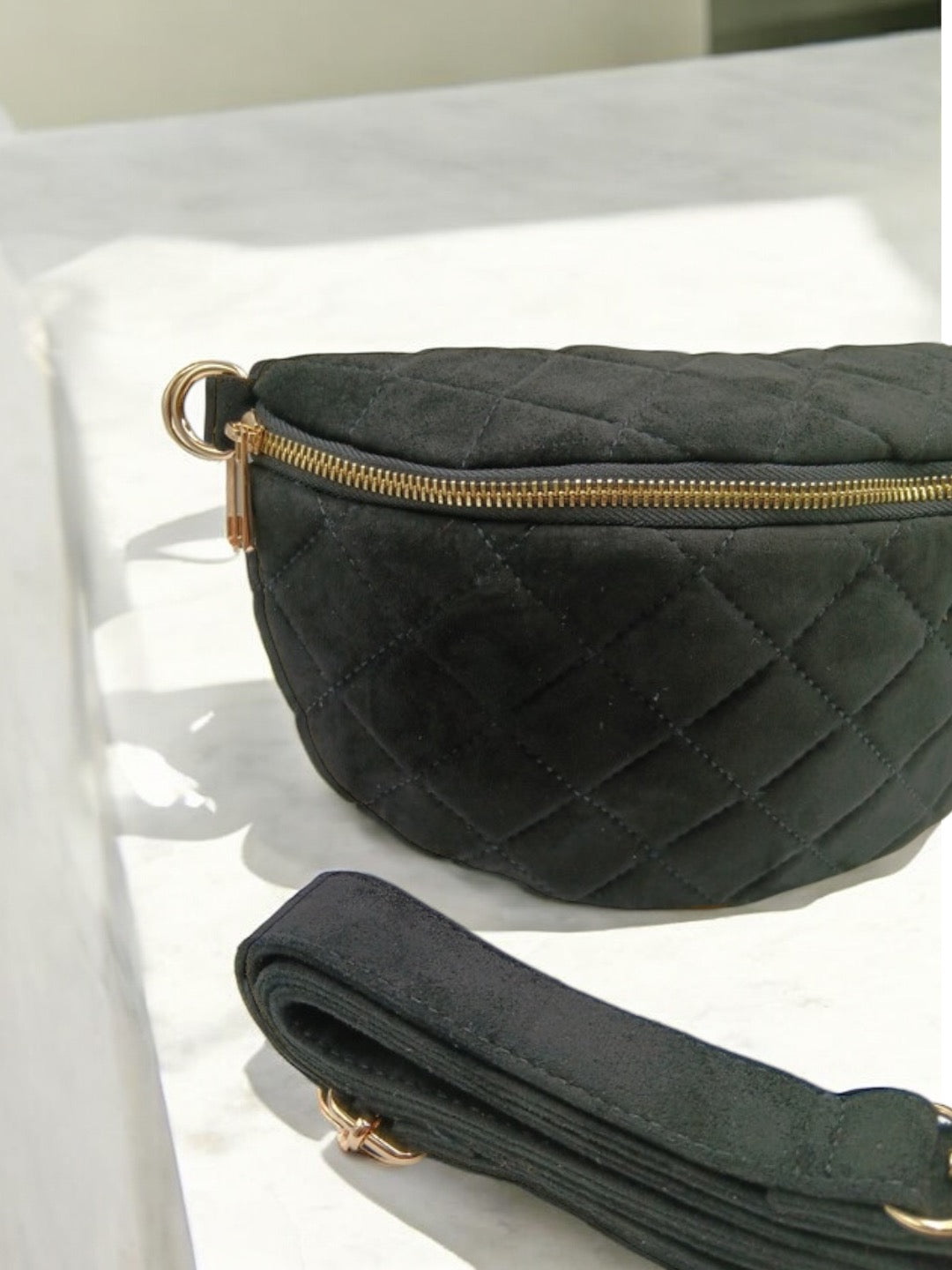 Sac banane velours motifs capitons noir