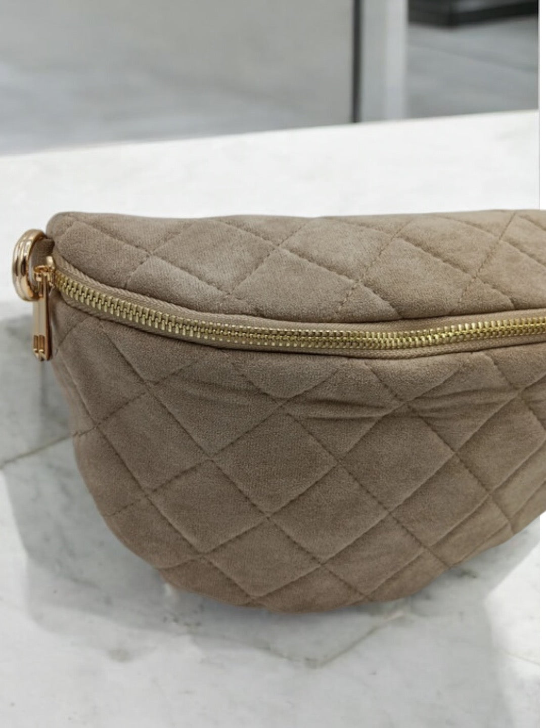 Sac banane velours motifs capitons beige