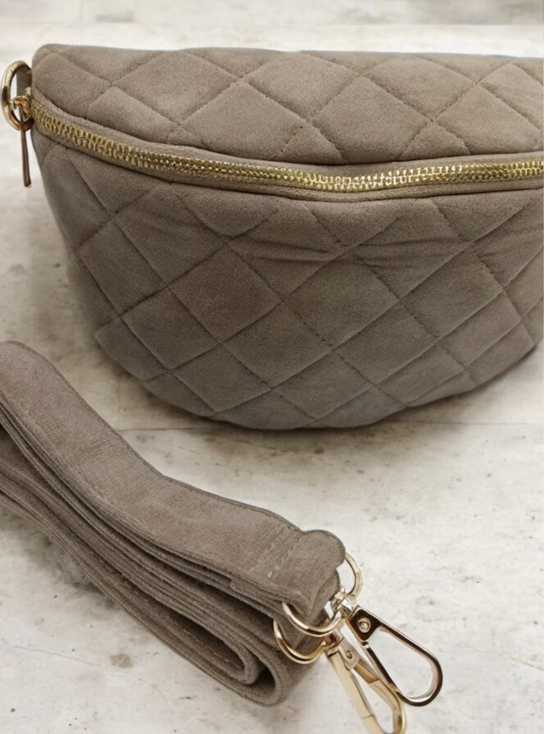 Sac banane velours motifs capitons beige