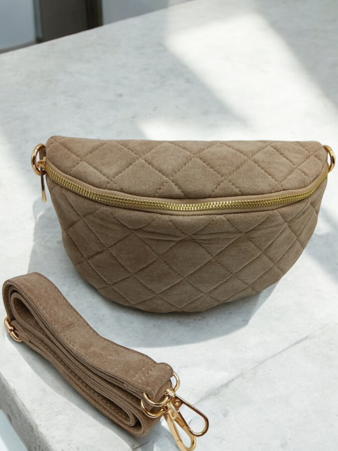 Sac banane velours motifs capitons beige