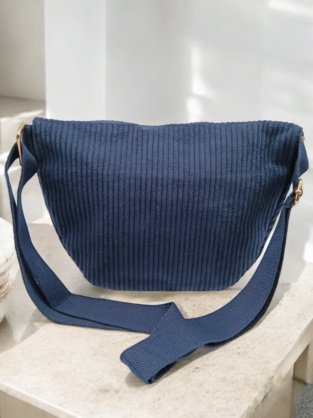 Sac banane 2 poches velours côtelé bleu marine « La Ptite cachottière »