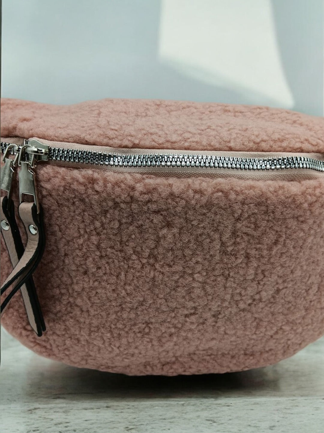 Sac banane peluche moumoute rose pale