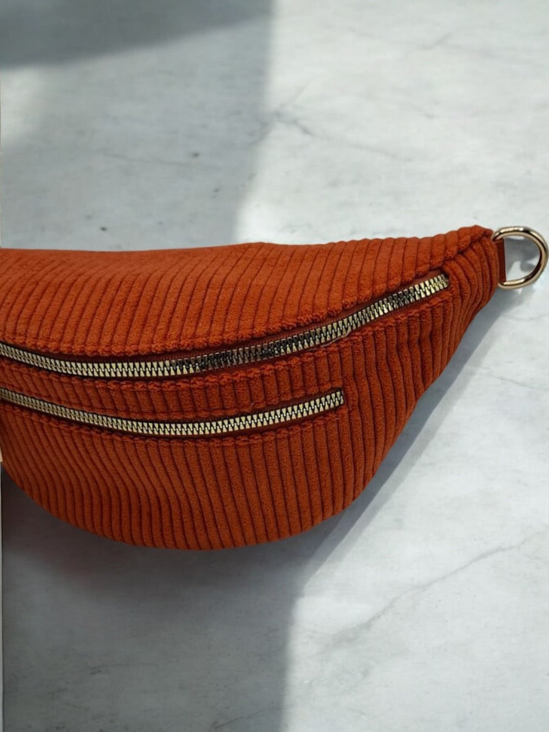 Sac banane velours côtelé 2 poches brique terracotta sangle fantaisie