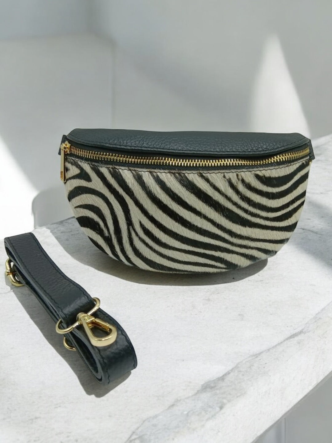 Sac banane cuir mat et motif zèbre blanc et noir