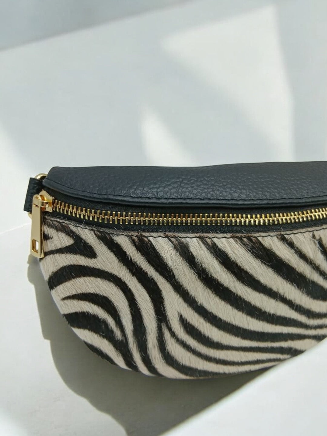 Sac banane cuir mat et motif zèbre blanc et noir