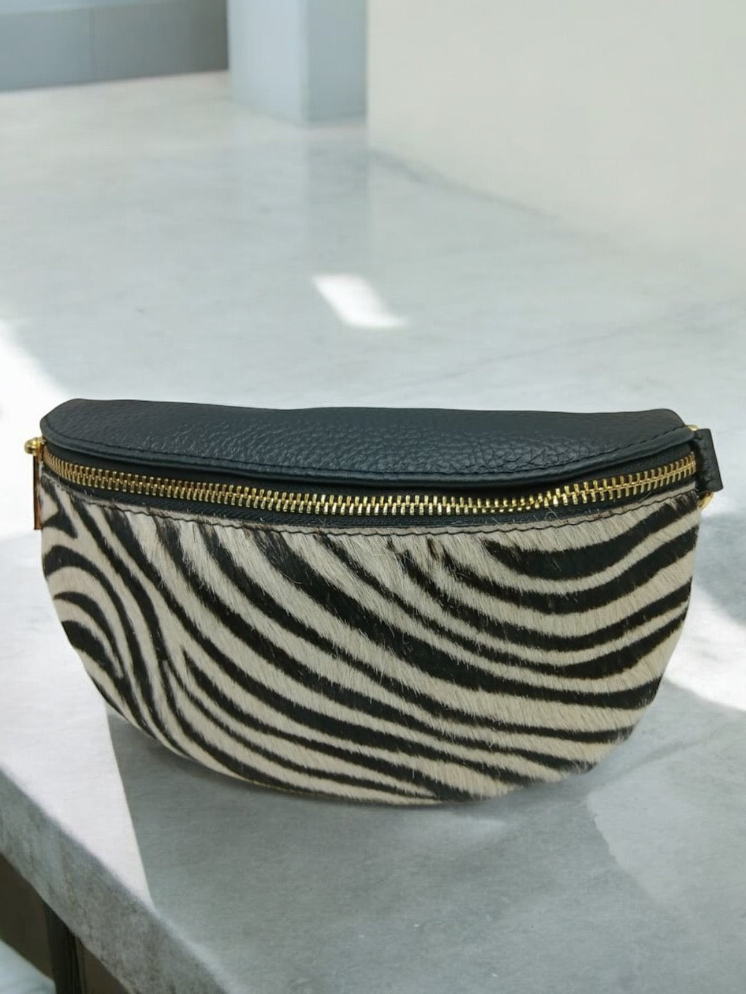 Sac banane cuir mat et motif zèbre blanc et noir