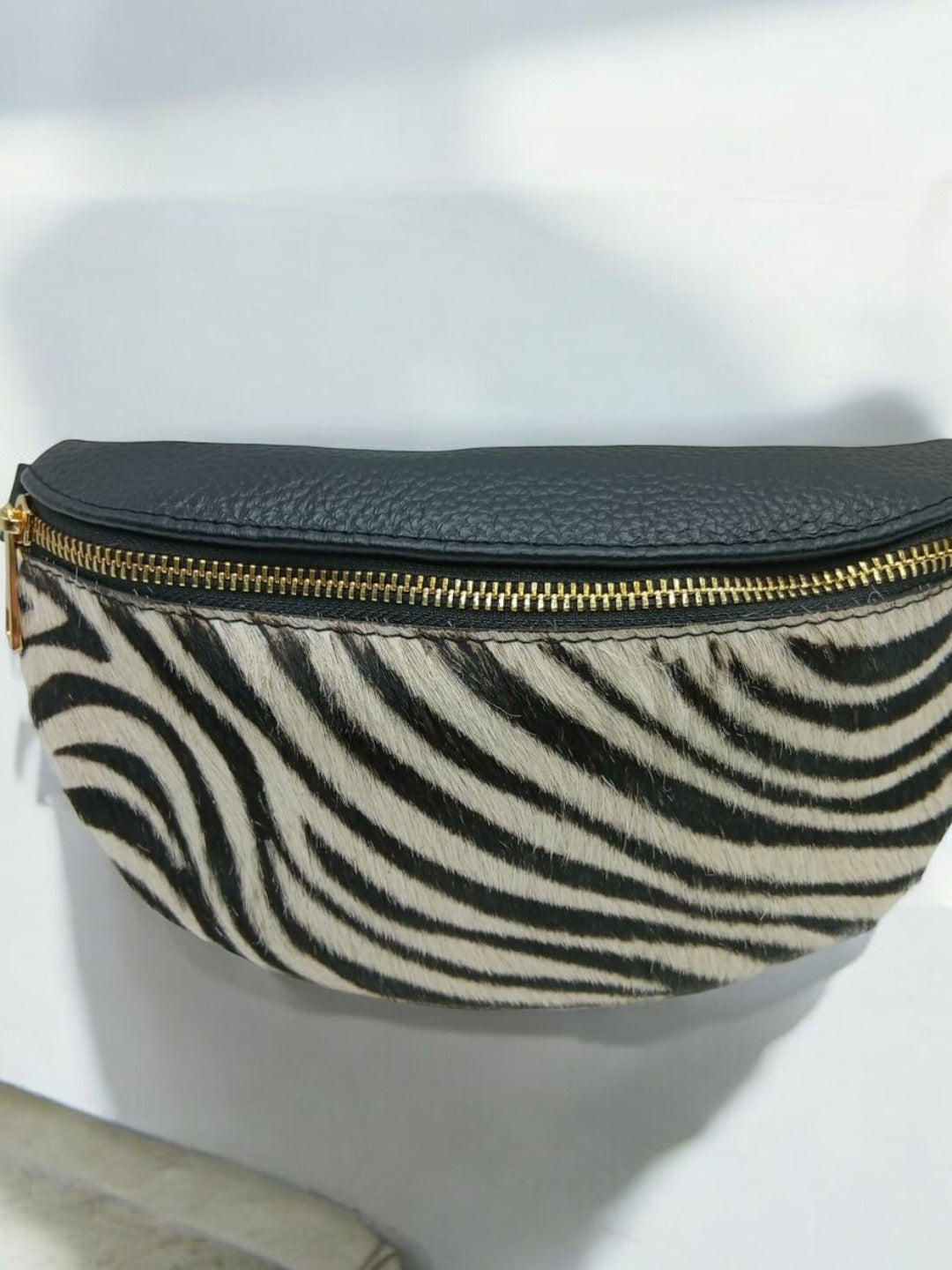 Sac banane cuir mat et motif zèbre blanc et noir