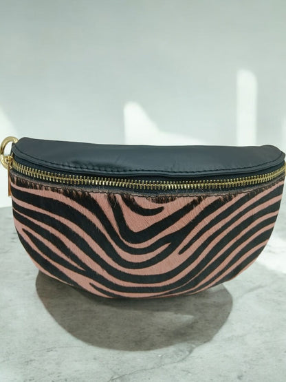 Sac banane cuir mat et motif zèbre rose et noir