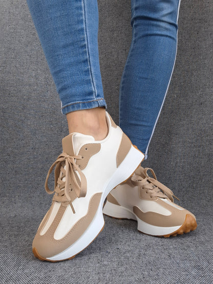 Chaussures baskets en tissu beige blanc et beige foncé style sneakers