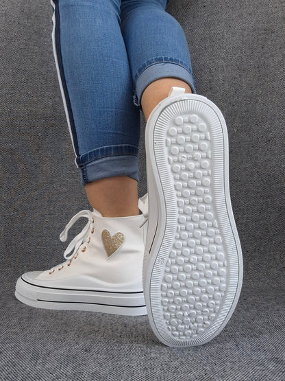 Chaussures baskets hautes blanche avec motif coeur doré style converse