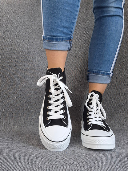 Chaussures baskets hautes noires et blanches avec motif cœur argenté style converse