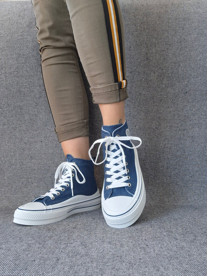 Chaussures baskets hautes bleu marine avec motif cœur argenté style converse
