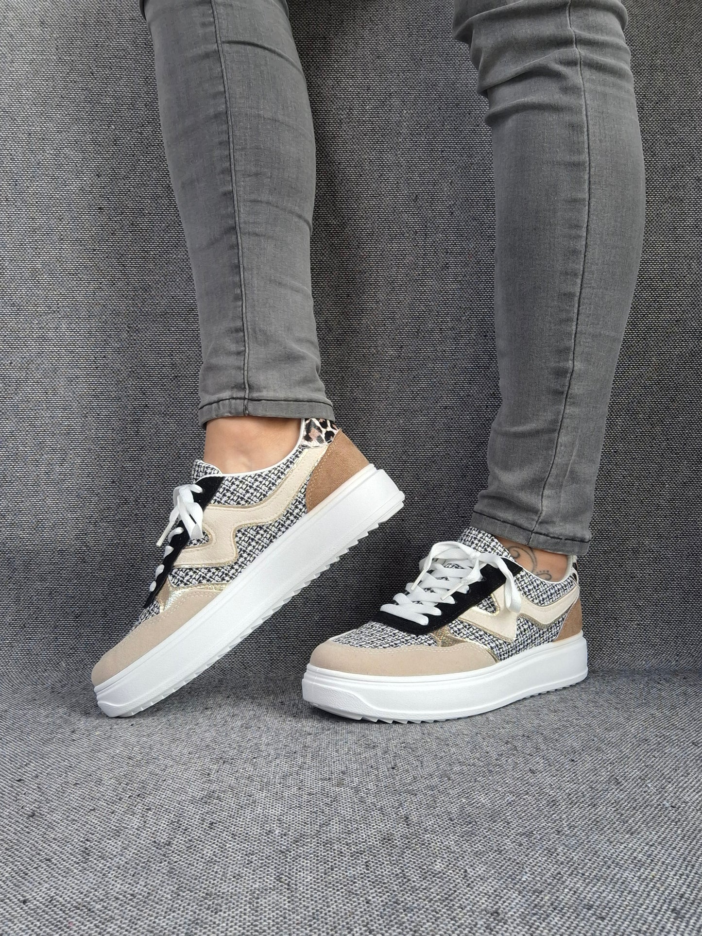 Chaussures baskets noires et blanches en tweed style converse