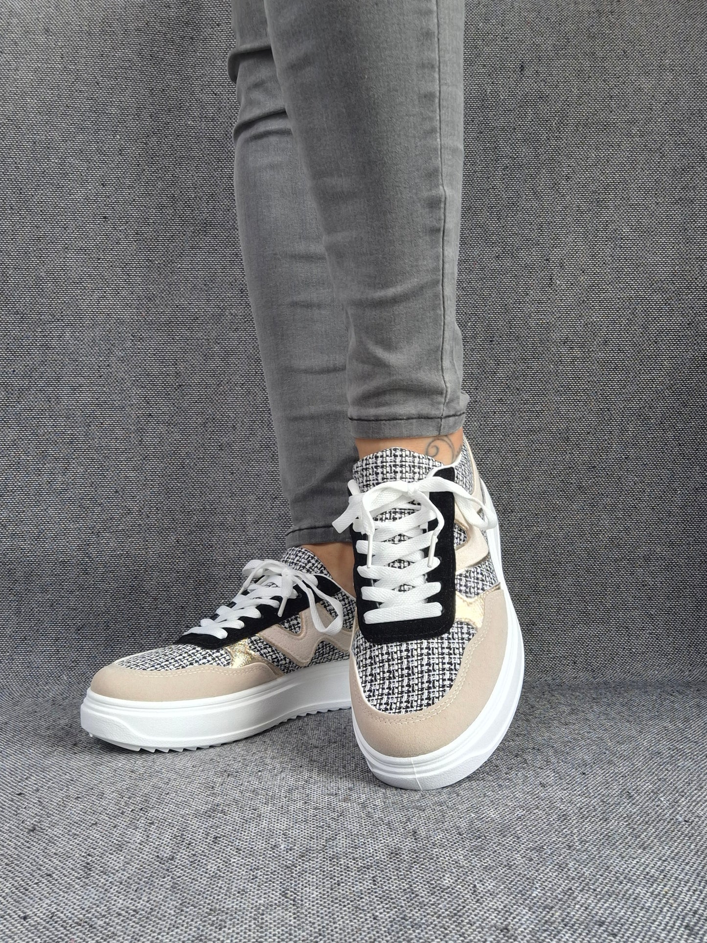 Chaussures baskets noires et blanches en tweed style converse