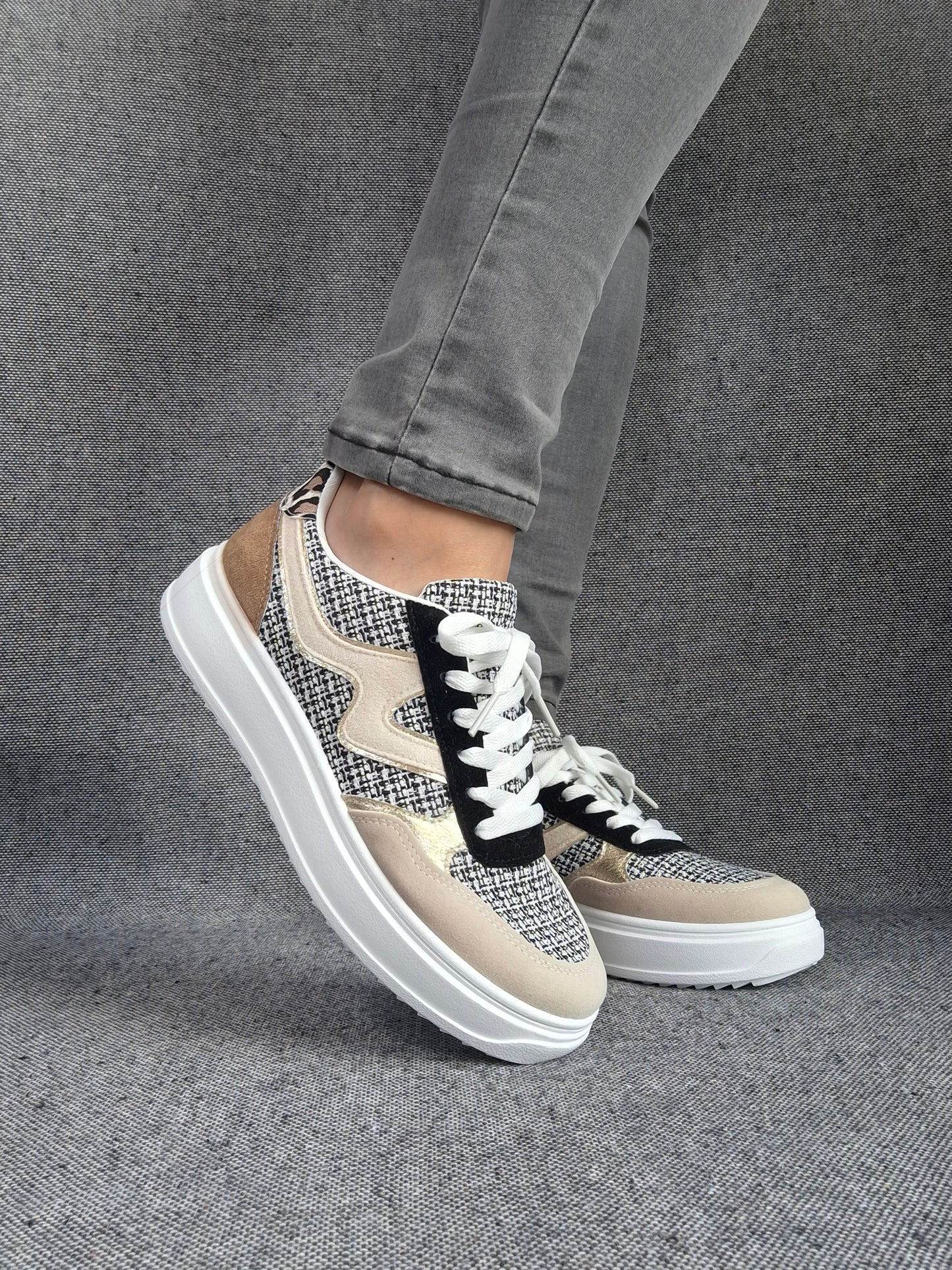 Chaussures baskets noires et blanches en tweed style converse