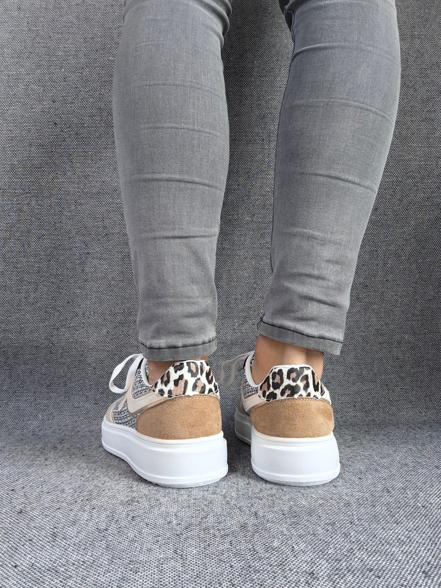 Chaussures baskets noires et blanches en tweed style converse