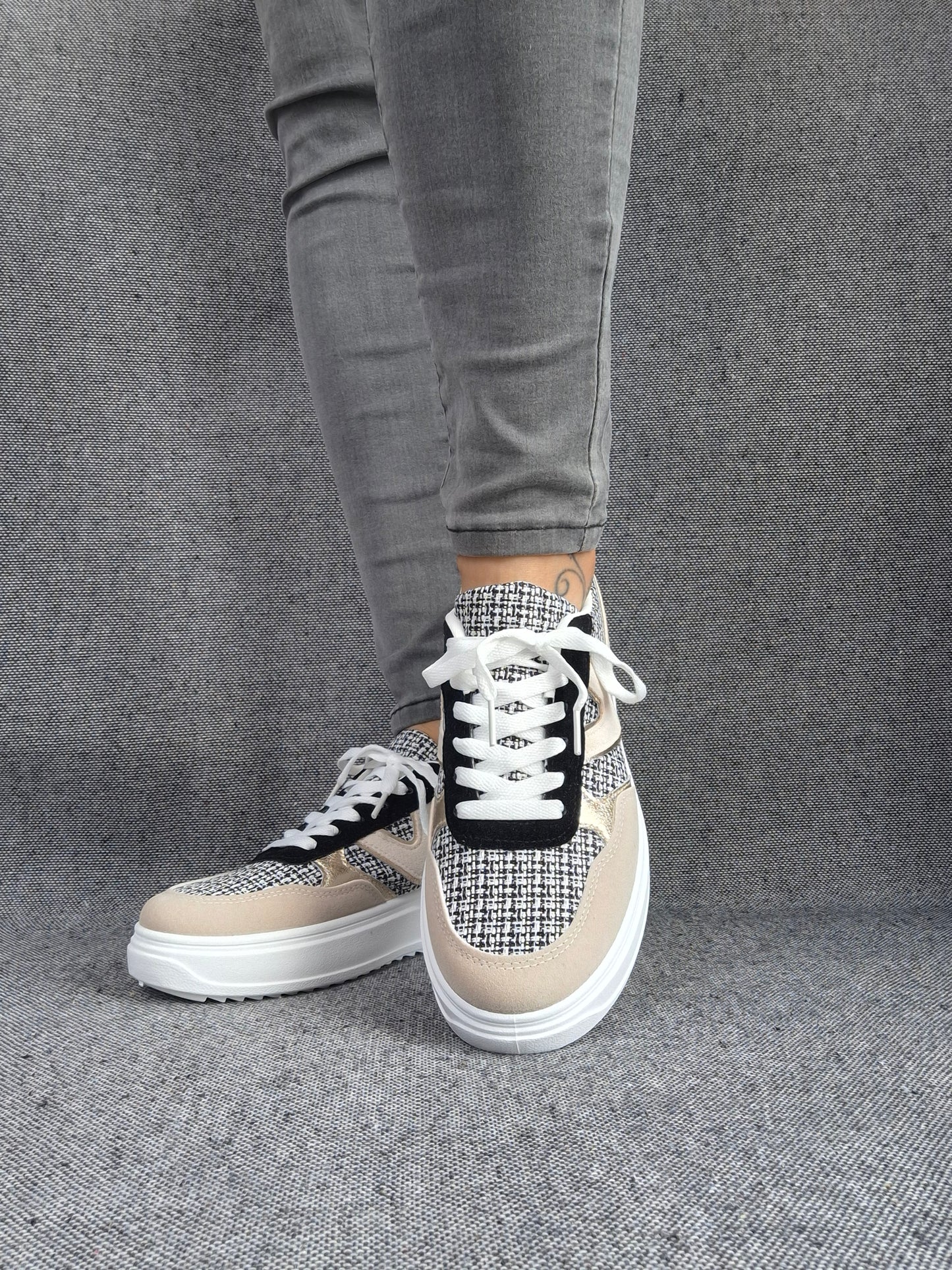 Chaussures baskets noires et blanches en tweed style converse
