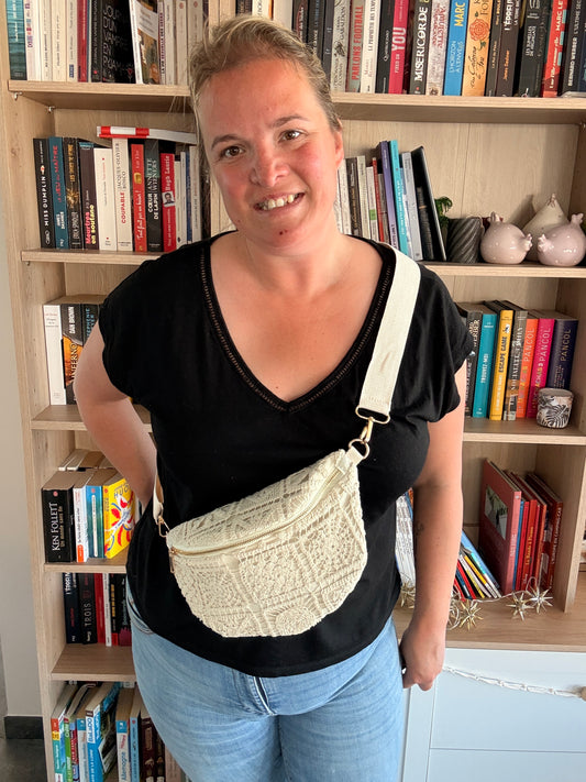 Sac Banane Crochet Bohème – Bandoulière Réglable & Zips Dorés | Écru - Sac porté 