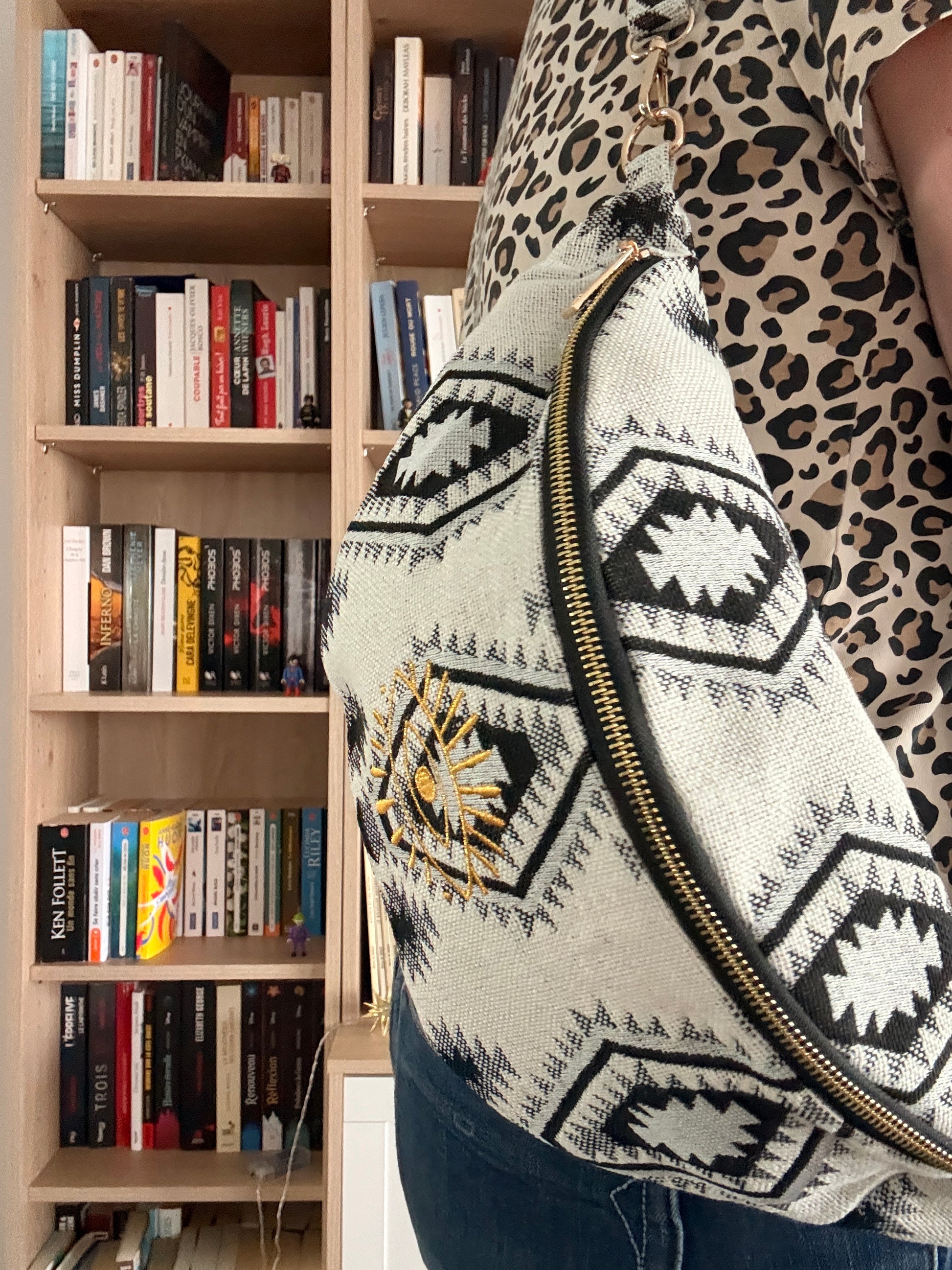 Sac Banane XL Femme Bohème - Tissu Blanc Motifs Ethniques Gris Noir