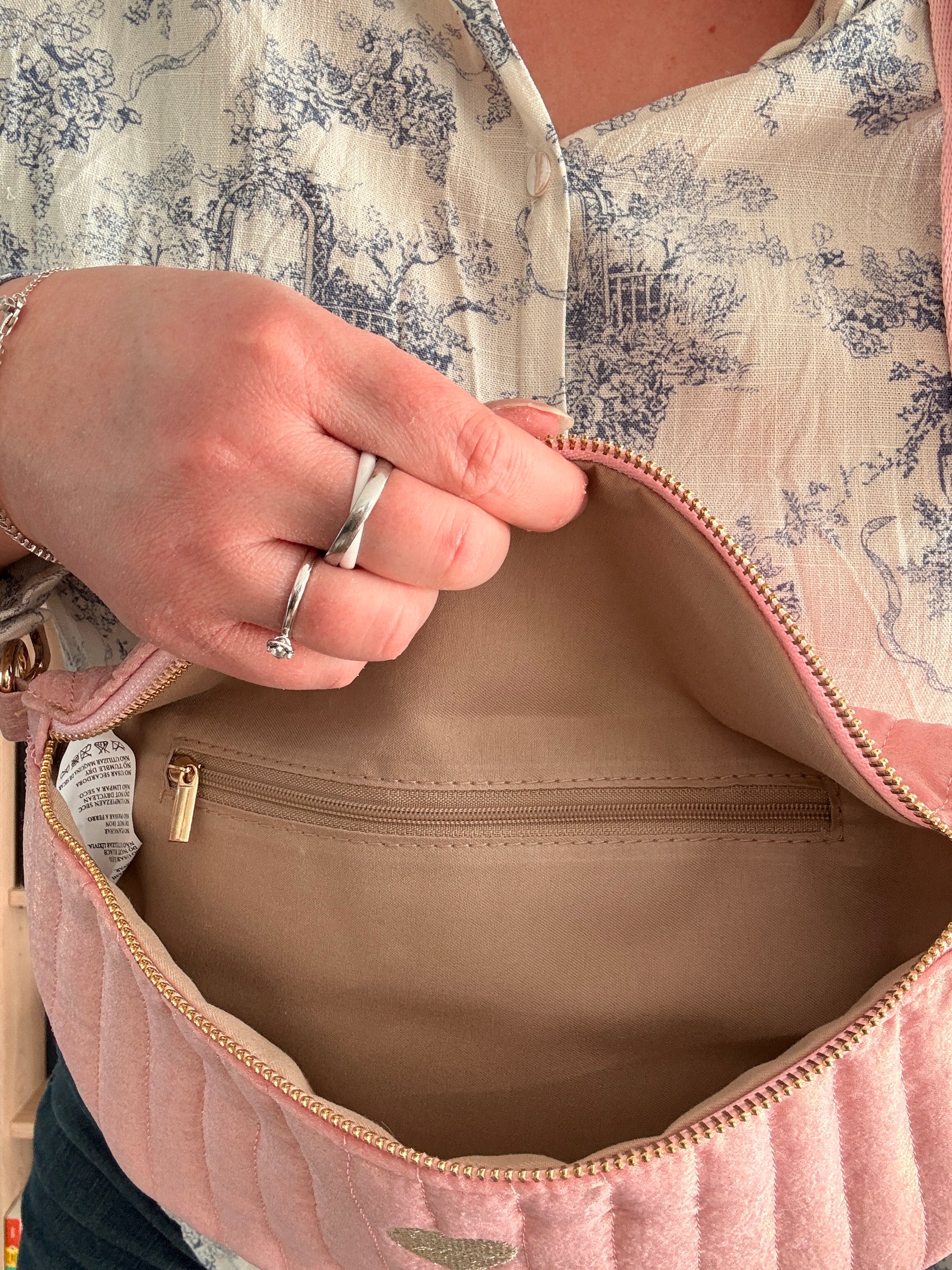 Sac Banane Rose Irisé Brillant - Texture Lumineuse Cœur Doré Femme