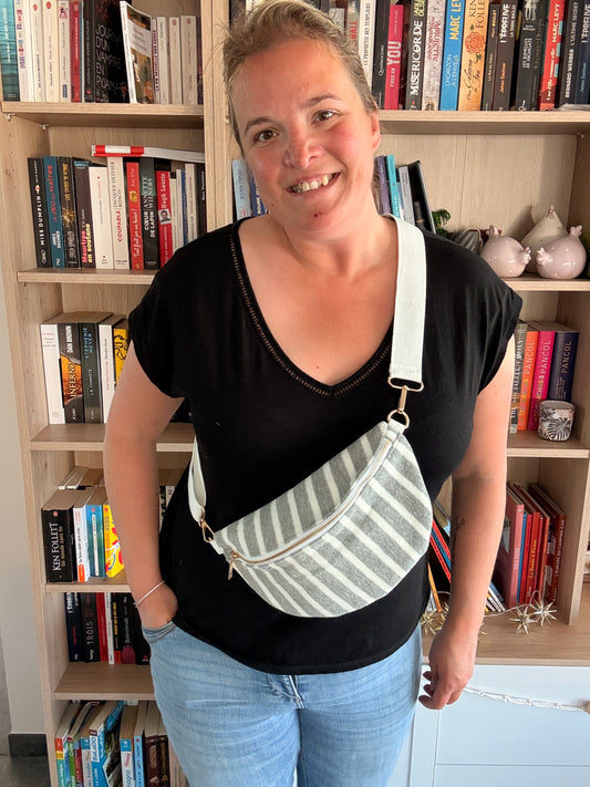 Sac banane tissu rayé gris et blanc avec zip doré – vue principale