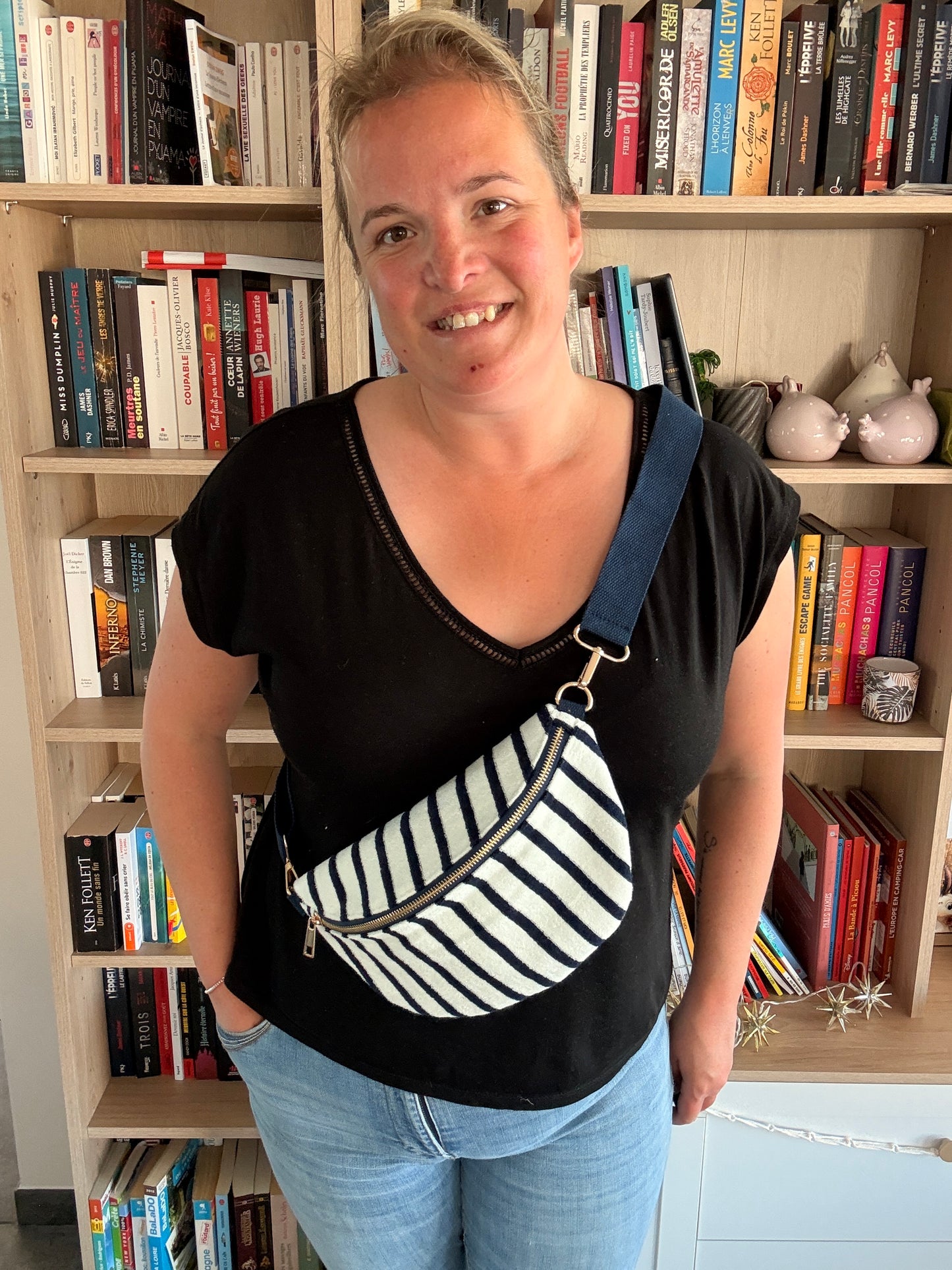 Sac Banane Tissu Rayé Marine & Blanc – Fermeture Dorée & Bandoulière Réglable - Tendance Chic Femme