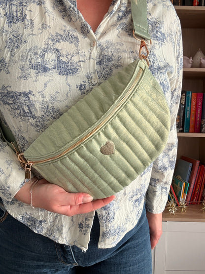 Sac Banane Vert d'Eau Irisé - Texture Brillante Cœur Doré Femme